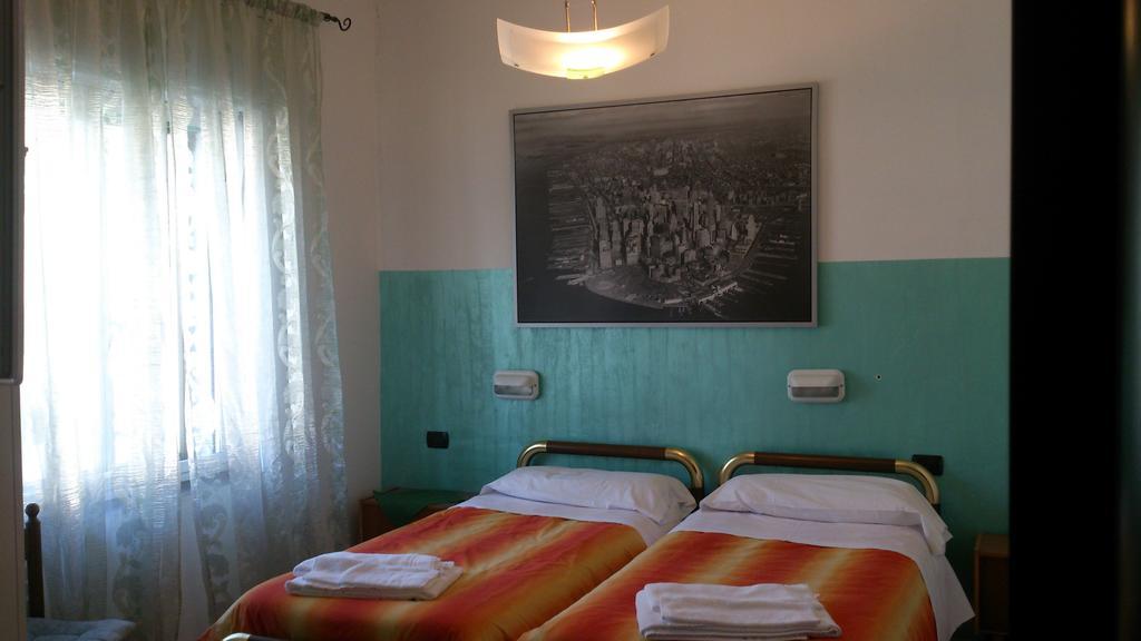 Hotel Paradise Bruzolo Pokoj fotografie